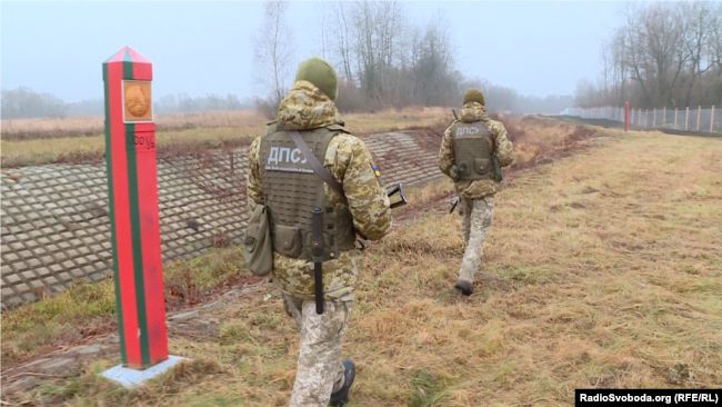 Українські прикордонники патрулюють кордон із Білоруссю