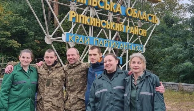 Україна повернула додому чотирьох морпіхів та двох цивільних