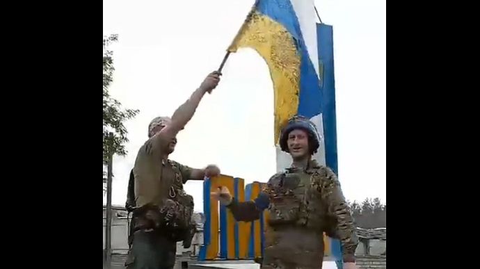 На в’їзді в Лиман майорить український прапор