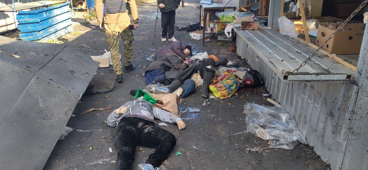 Ринок Авдіївки обстріляли рашисти: є загиблі й поранені, фото