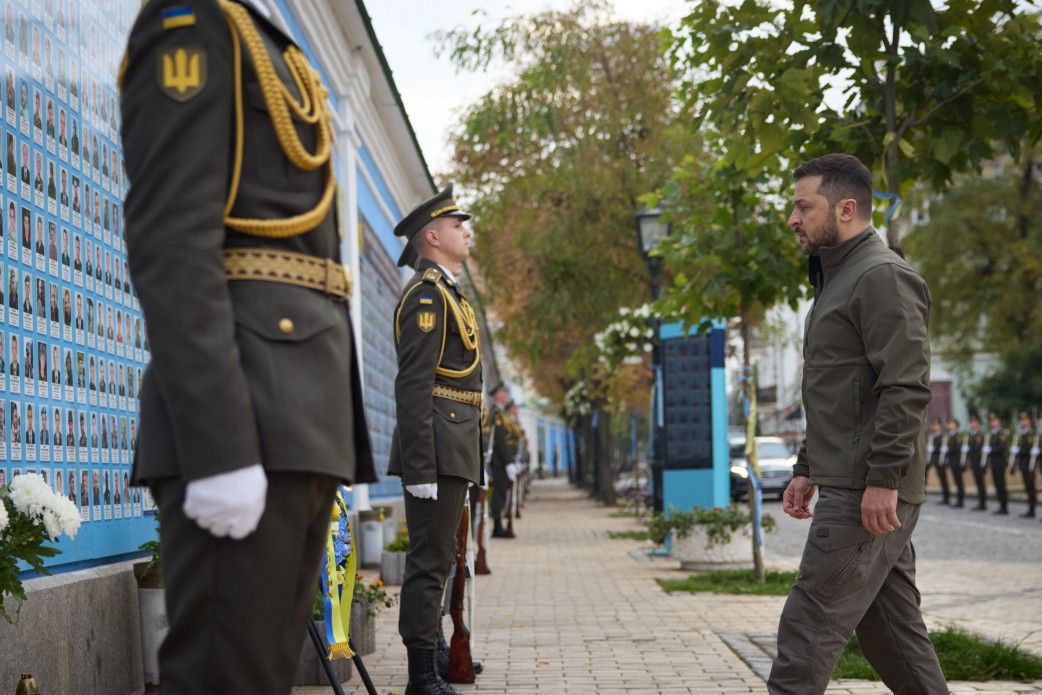 Президент України ушанував пам'ять загиблих воїнів у День захисників і захисниць