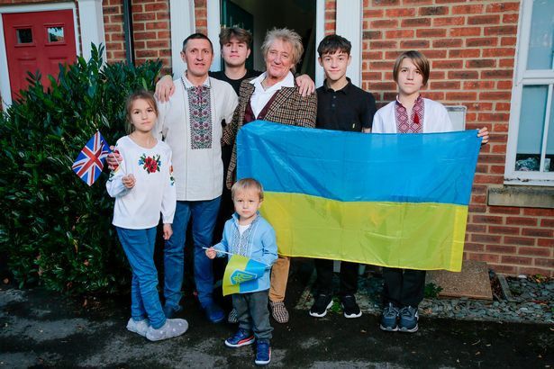 Легенда британського рок-н-ролу Род Стюарт прихистив родину біженців з України