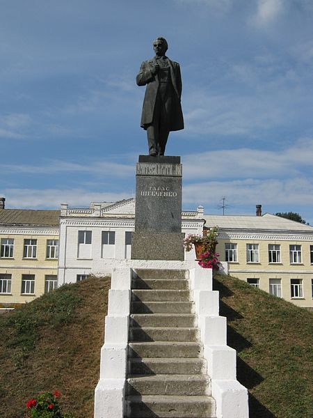Пам’ятник Тарасові Шевченку в Яготині авторства Івана Макаровича Гончара.
