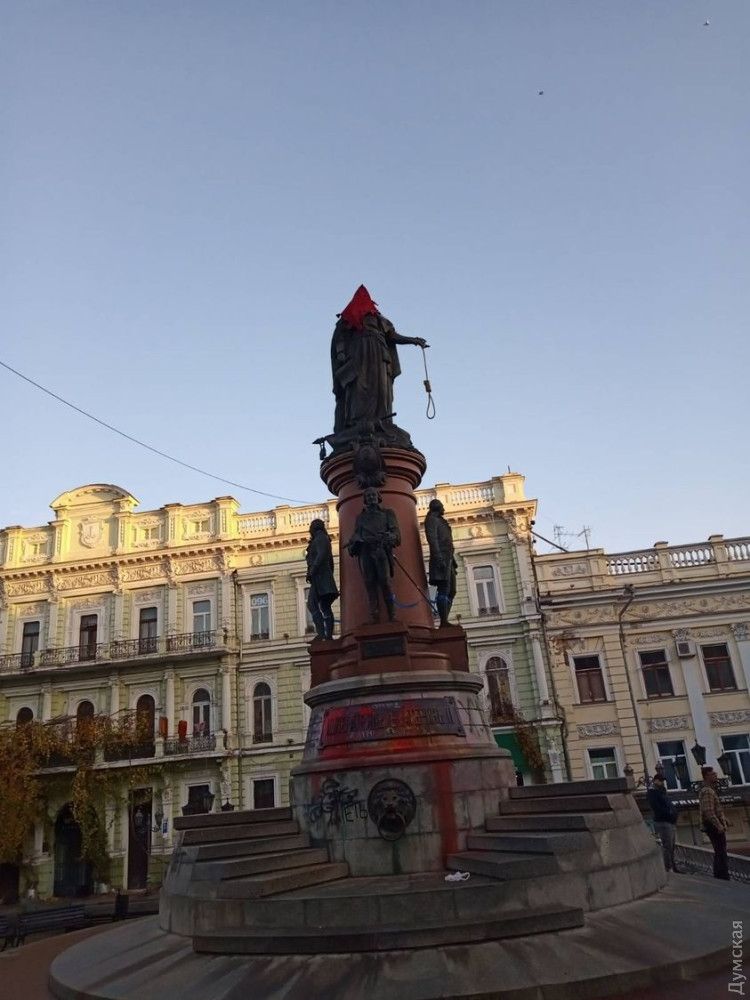 "Оновлений" пам'ятник Катерині ІІ в Одесі.