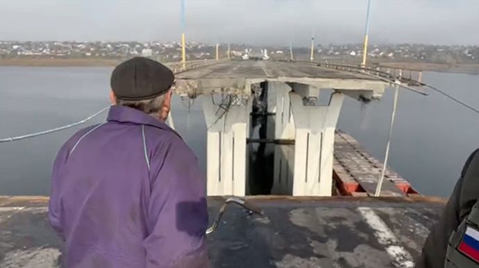 Антонівський міст у Херсоні зруйновано у кількох місцях: спецпризначенці рф відступають понтоном