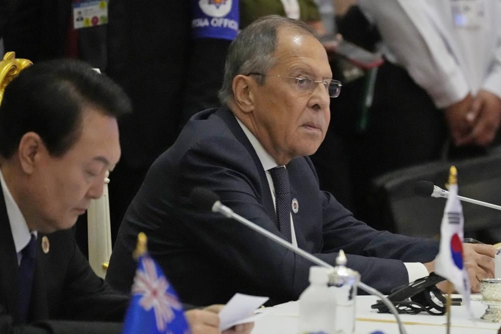Міністр закордонних справ росії сергій лавров був доставлений до лікарні через проблеми зі здоров’ям після його прибуття на саміт Групи 20 на Балі,