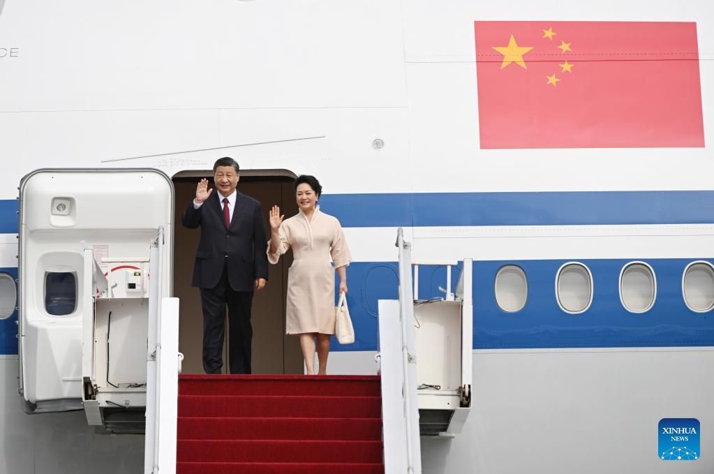 Лідер Китаю Сі Цзіньпін з дружиною під час візиту на Балі.