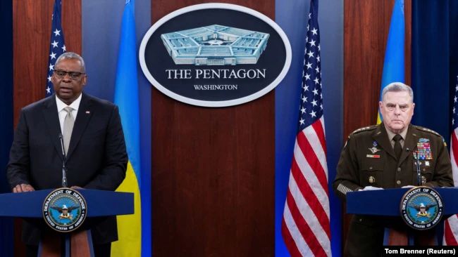 Генерал Міллі (праворуч) переконаний, що рф не досягне своїх цілей в Україні.