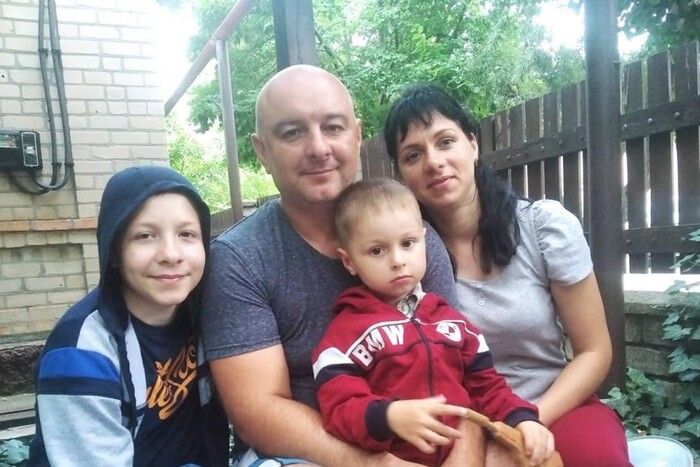 На фото родина Дармобід, яку у власному будинку розстріляли російські нелюди