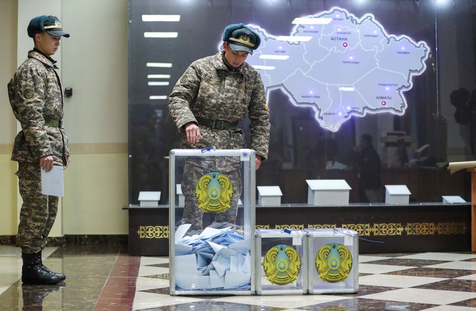 Президент Казахстану Касим-Жомарт Токаєв проводить позачергове голосування, щоб вийти з тіні свого попередника.