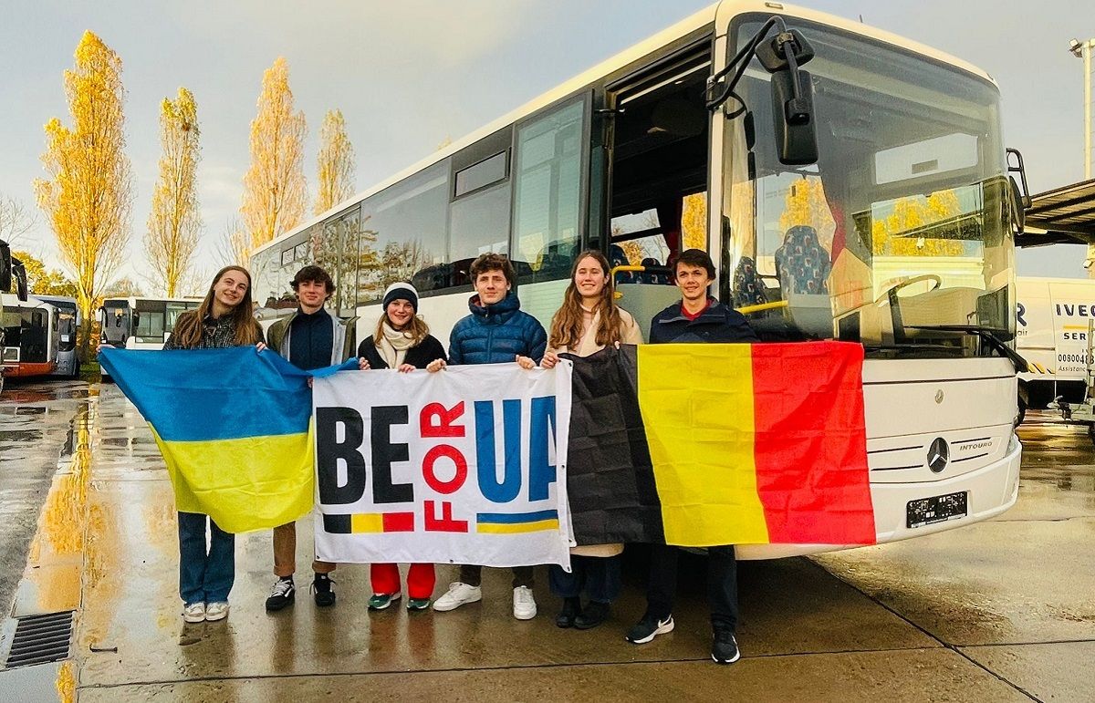 У Бельгії шестеро підлітків передали автобус для школи на Київщині