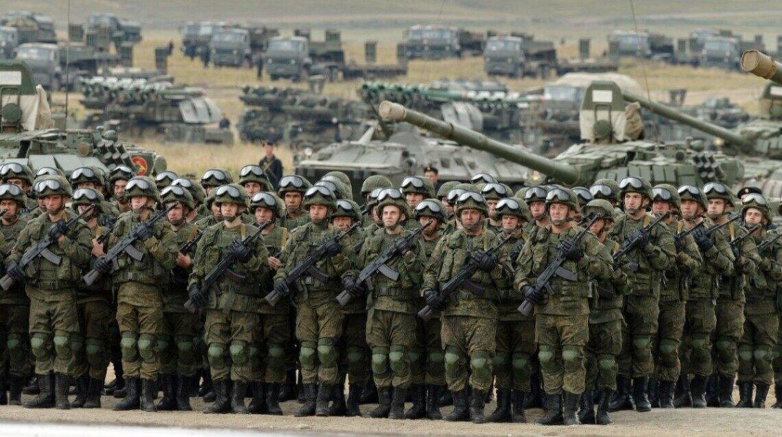 Загалом захоплений  Крим рашисти перетворили на суцільну військову базу.
