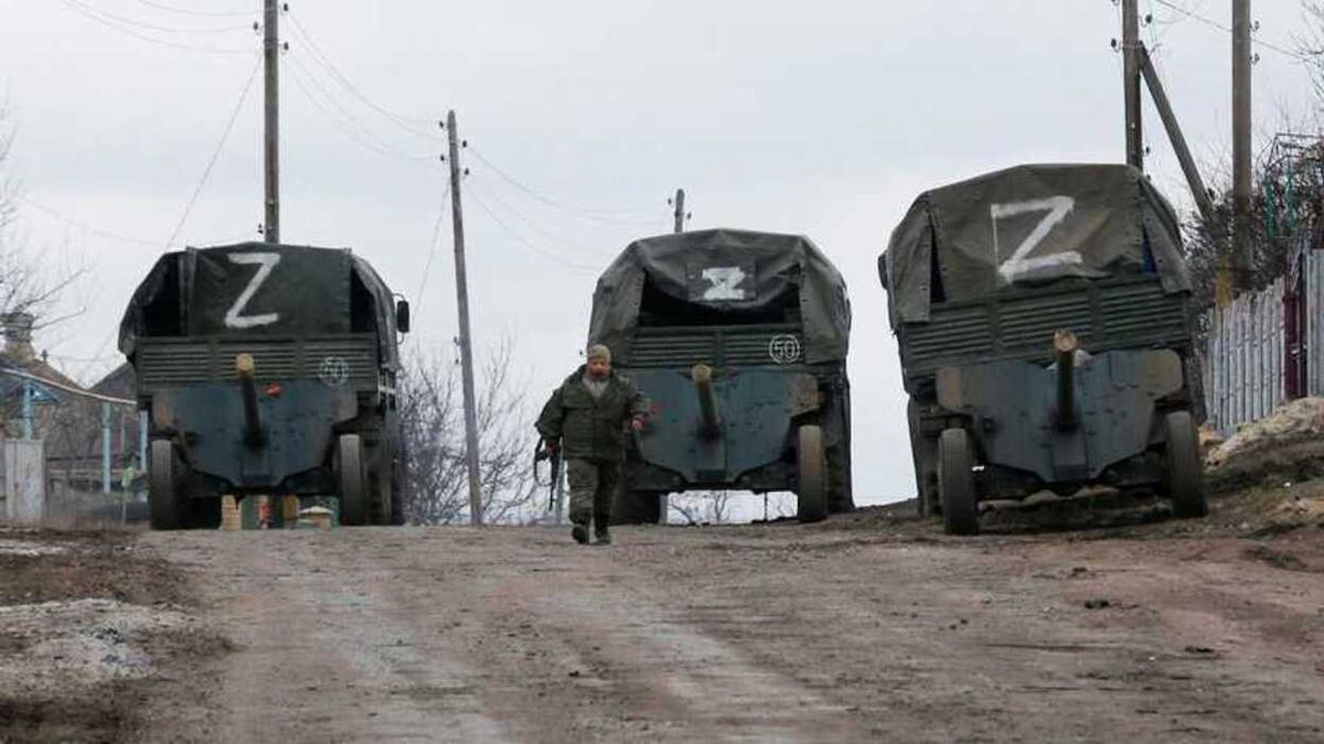 На Херсонщині російські окупанти відводять війська з Каховки та Нової Каховки