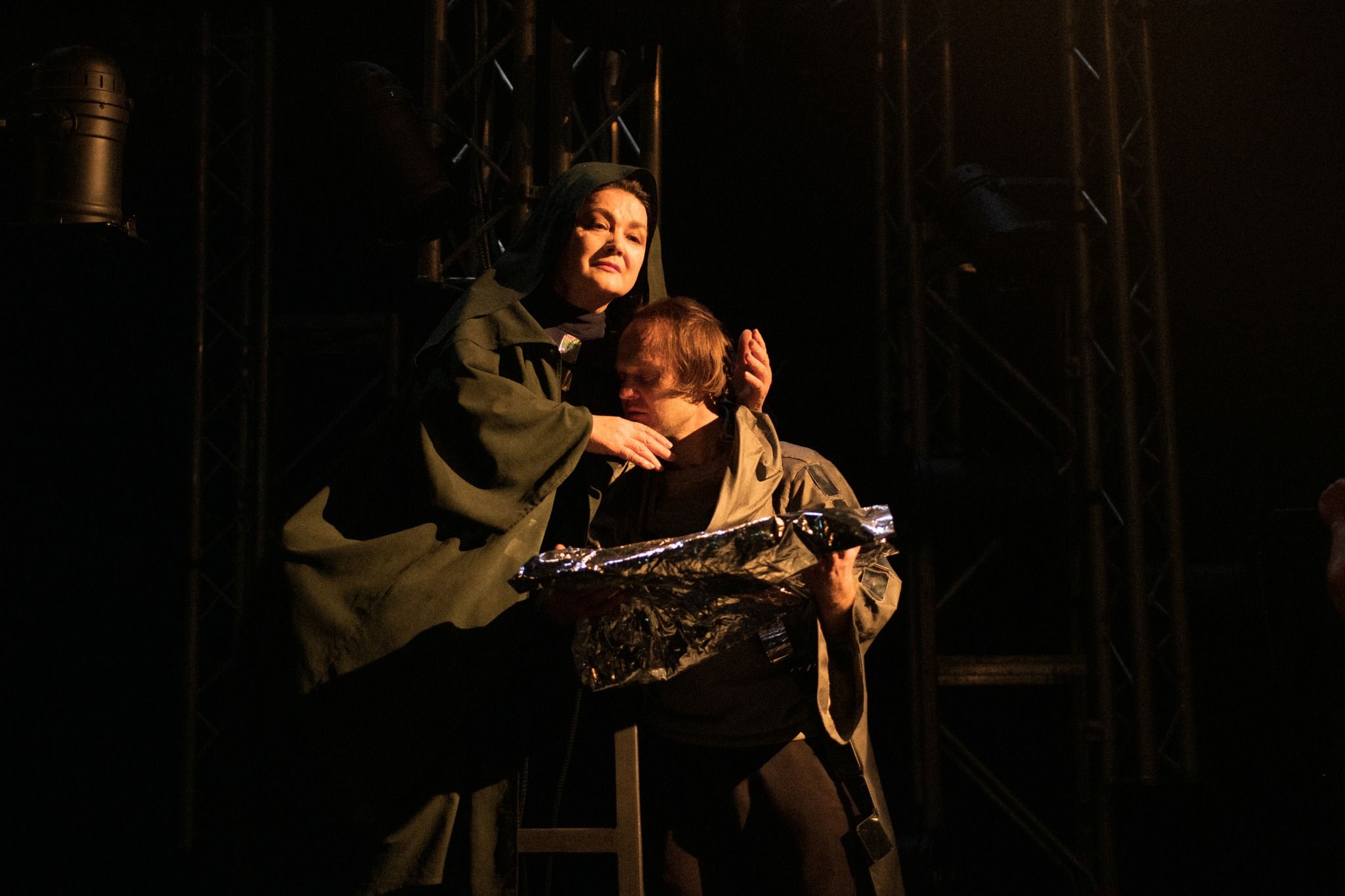 «Цар Едіп» на новий лад: Театр на Подолі представив прем’єру детективу про ціну влади