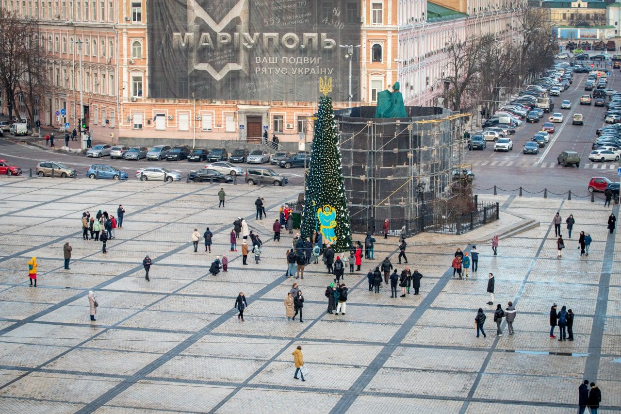 Різдвяна ялинка на Софіїській площі у Києві.