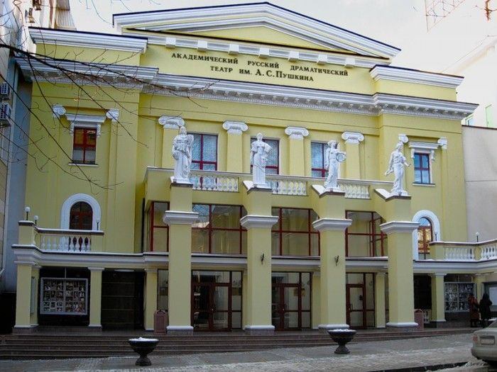 Уже не «російський» і не «Пушкіна»: у Харкові депутати перейменували драматичний театр