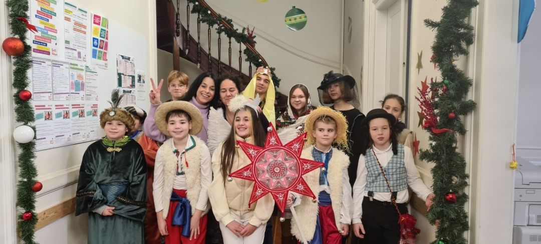 Учні Української суботньої школи «Трембіта» привітали з Різдвом Христовим колядками своїх друзів у Греції