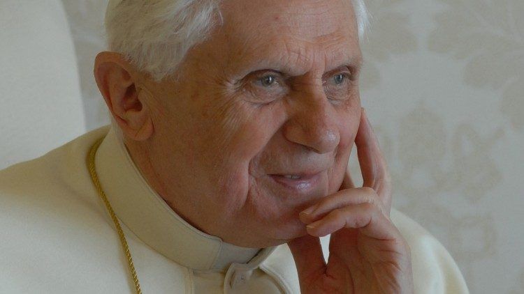 Папа Бенедикт XVI помер
