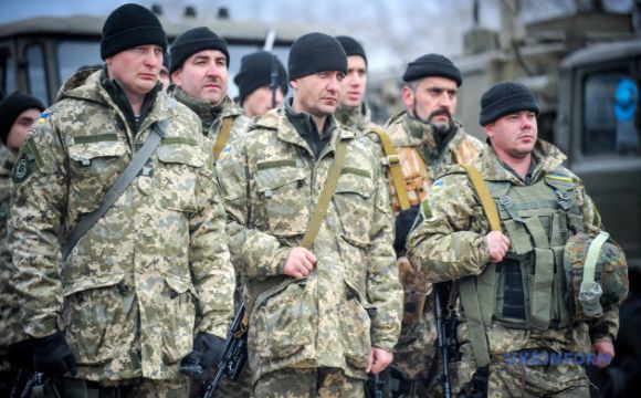 Під час мобілізації призвати на службу можуть всіх військовозобов’язаних громадян України віком від 18 до 60 років, якщо вони не мають відстрочки або виключення з обліку.