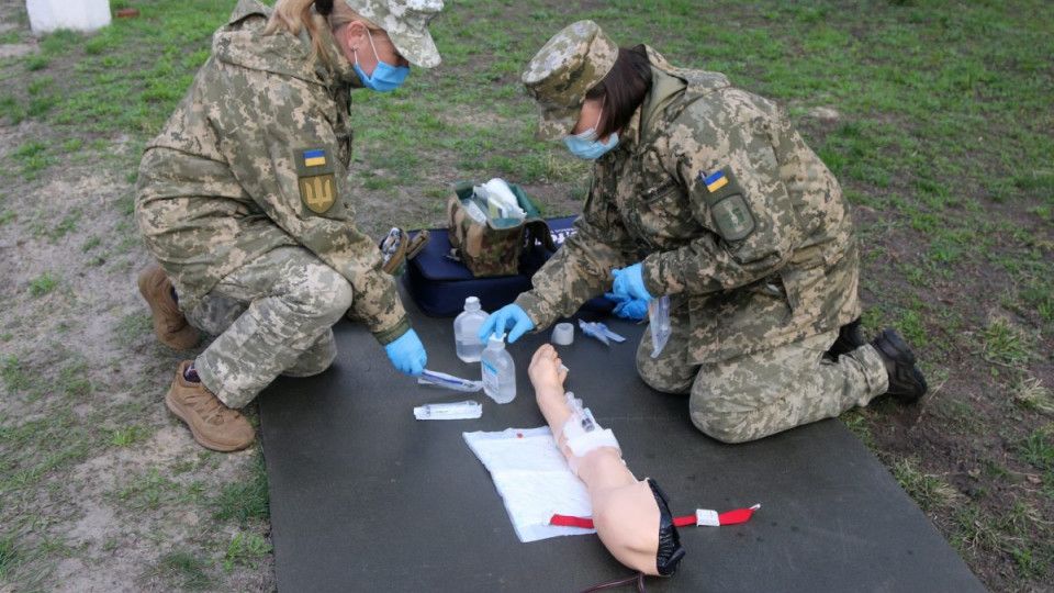 Кабмін затвердив постанову щодо військового обліку жінок-медиків: у них буде 7 днів після отримання посвідчення на прибуття до військомату