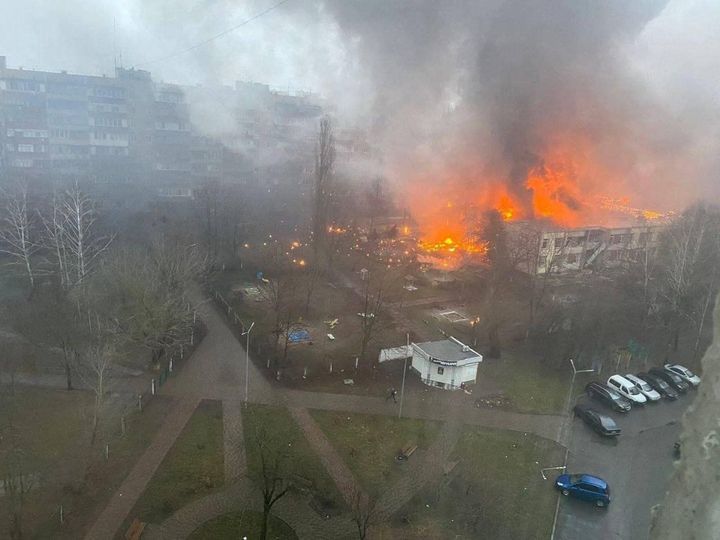 Палаючий дитсадок у Броварах після авіатрощі гелікоптера з керівництвом МВС України.