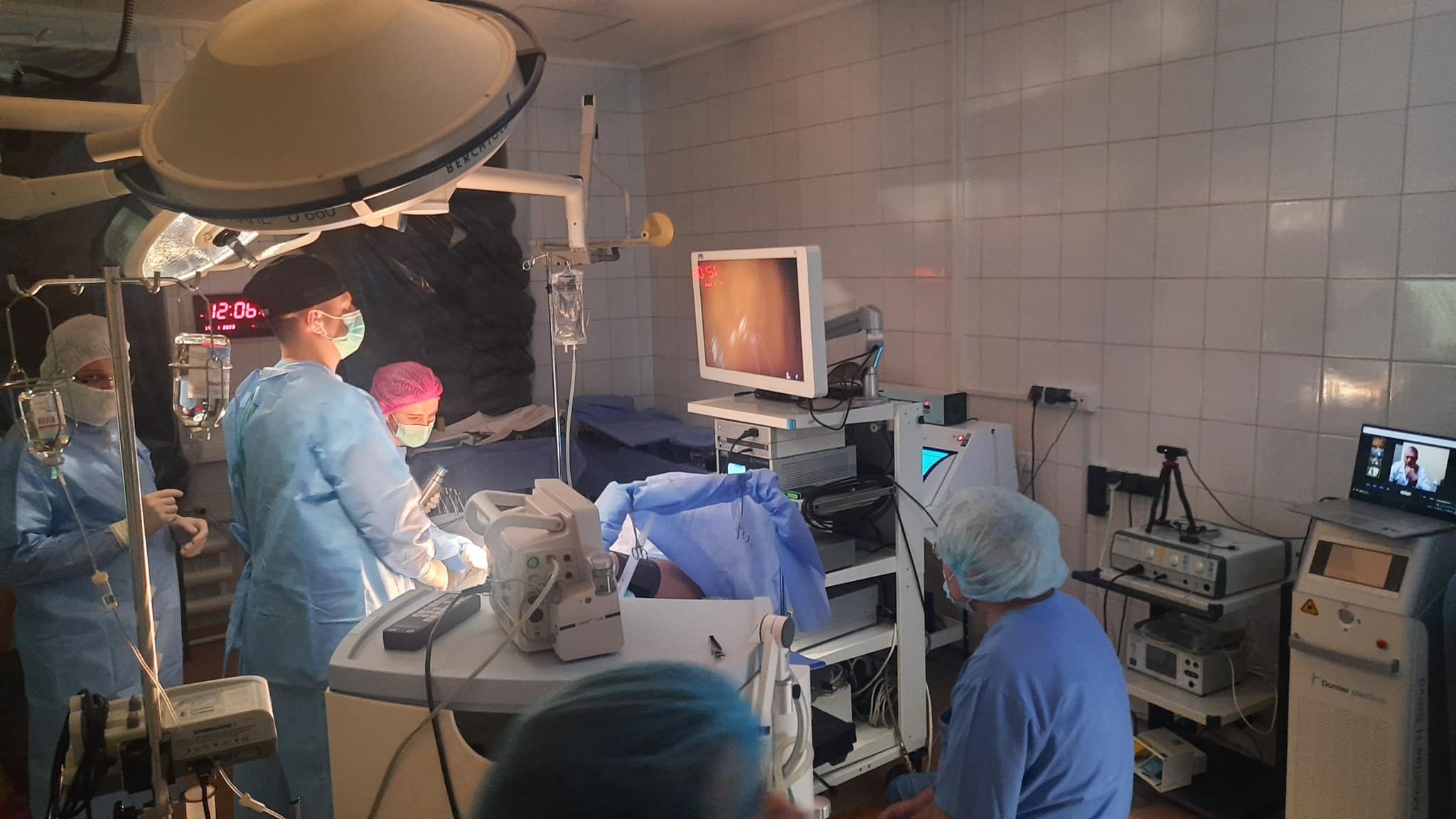 Робот біля пацієнта: у Черкасах запрацювала віртуальна операційна система Epiqar