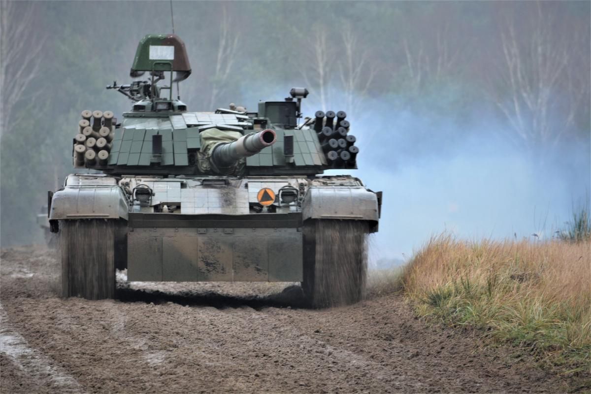 Десятки осучаснених танків Польща передасть Україні