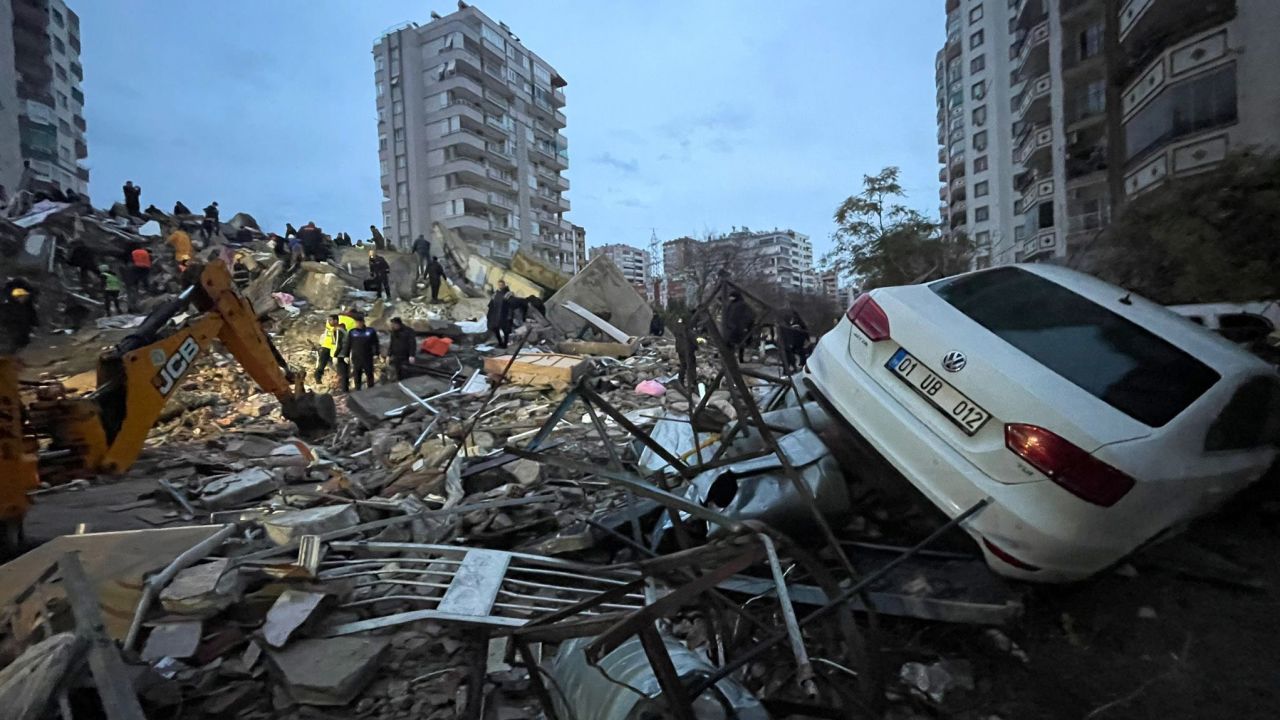 У Туреччині й Сирії загинули сотні людей внаслідок землетрусу, фото