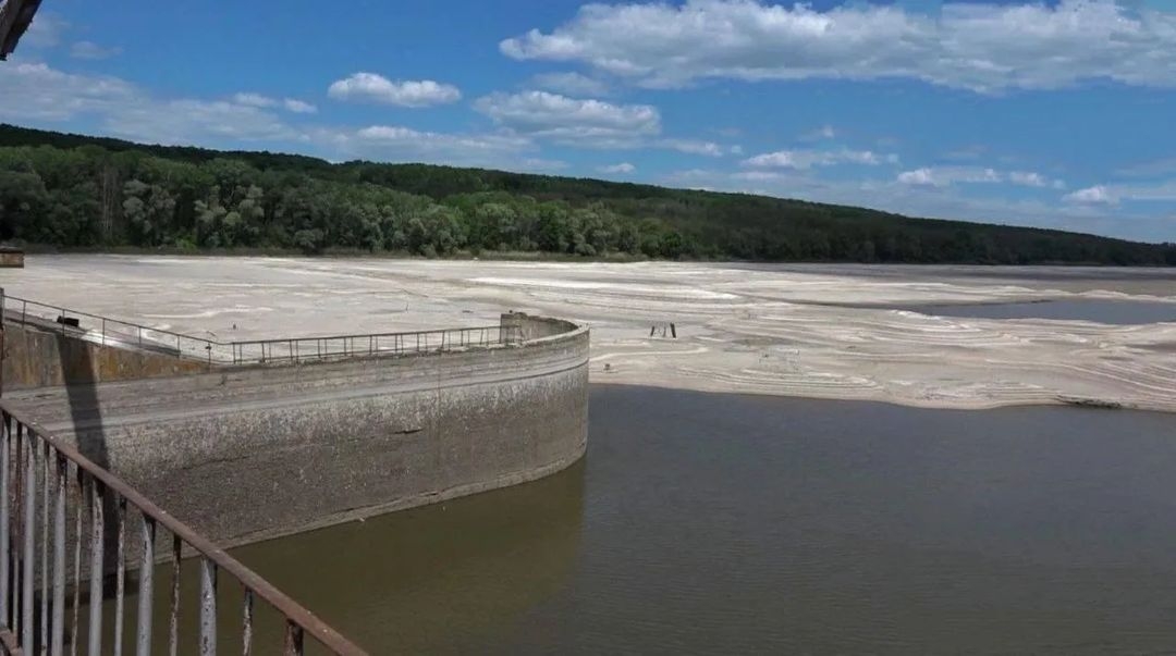 Де річка текла, там і буде? Екологи пропонують не відновлювати підірвану дамбу Оскільського водосховища