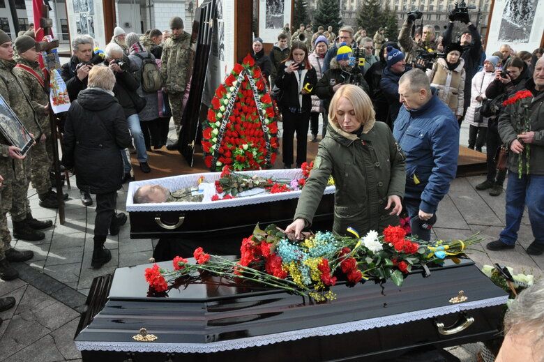 Загинули у Бахмуті: Київ попрощався із батьком і сином Хомюками