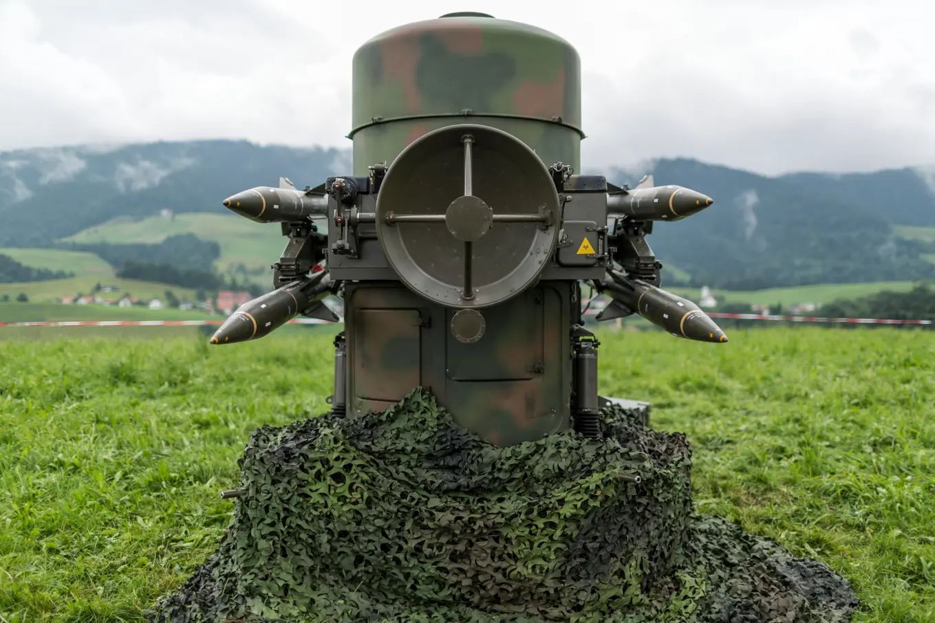Занейтралізувалася: Швейцарія знищує свої ракети замість передачі їх Україні