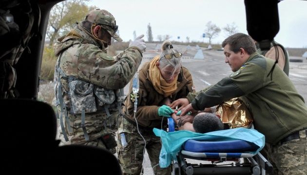 Все більше польських парамедиків долучаються рятувати життя українських бійців на фронті