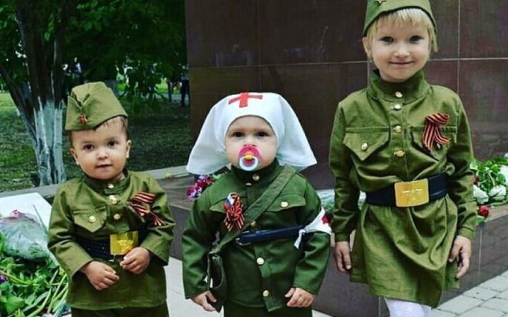 Росіяни планують з українських дітей - зробити яничарів.