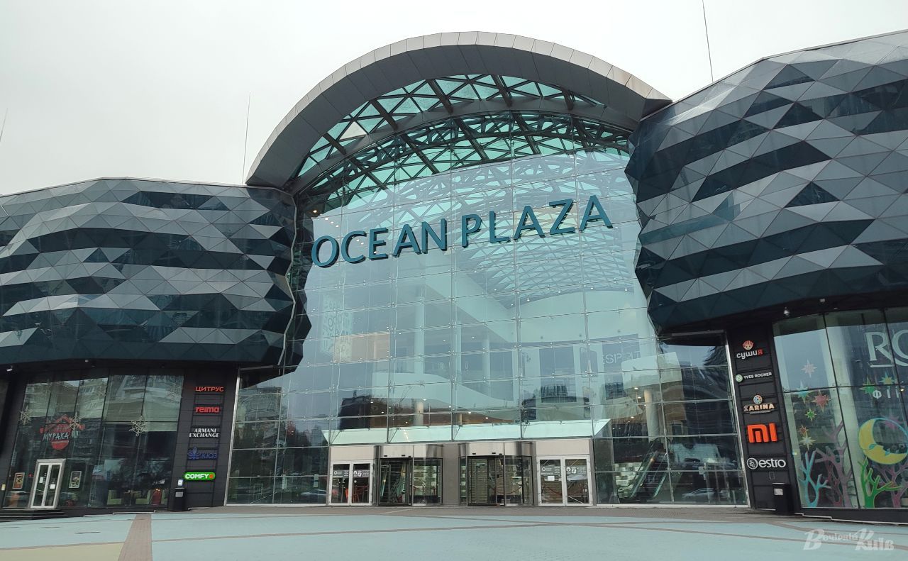 ТРЦ «Ocean Plaza» — торгово-розважальний центр, один із найбільших в Україні. Відкритий 19 листопада 2012 року.