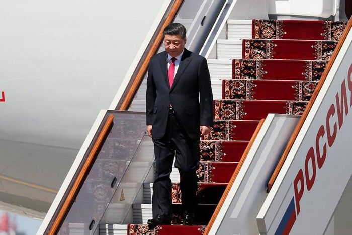 Китайський лідер Сі Цзіньпін прилетів до Москви.