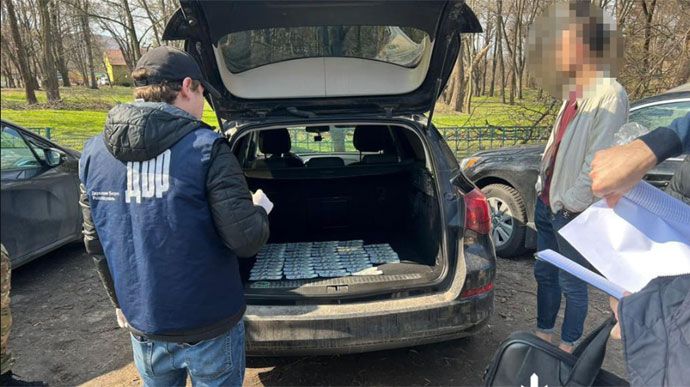 На Львівщині правоохоронці вимагали $5 тисяч хабара у благодійників
