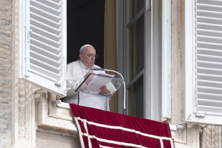 Папа йде в ногу з наукою: послання понтифіка відправлять у космос