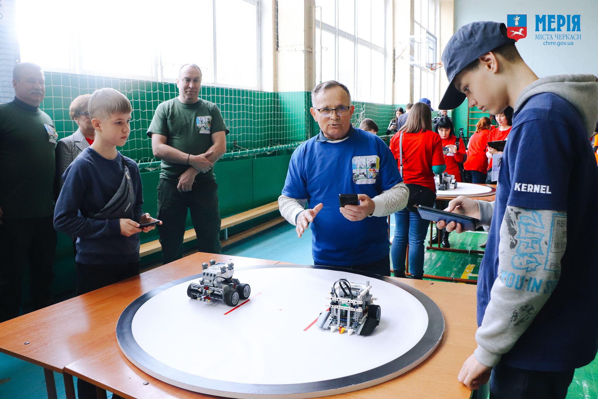 Розумні діти і машини: у Черкасах відбулися змагання з робототехніки для школярів