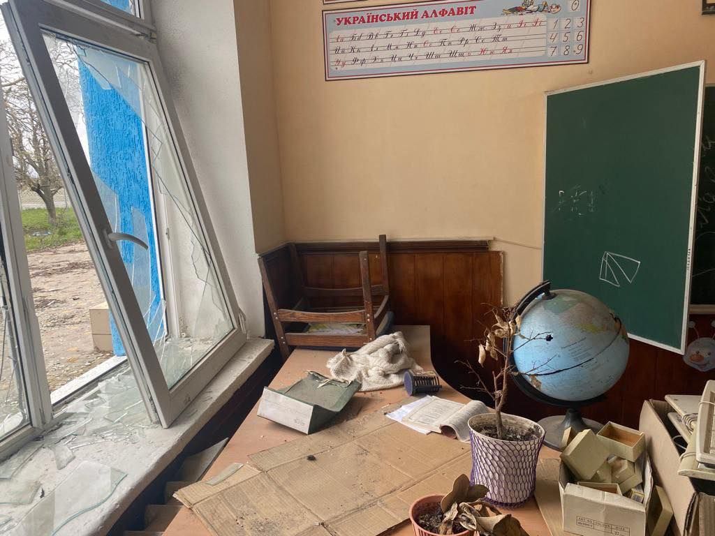 Прострілений глобус в одному з класів дитсадка у Первомайському.