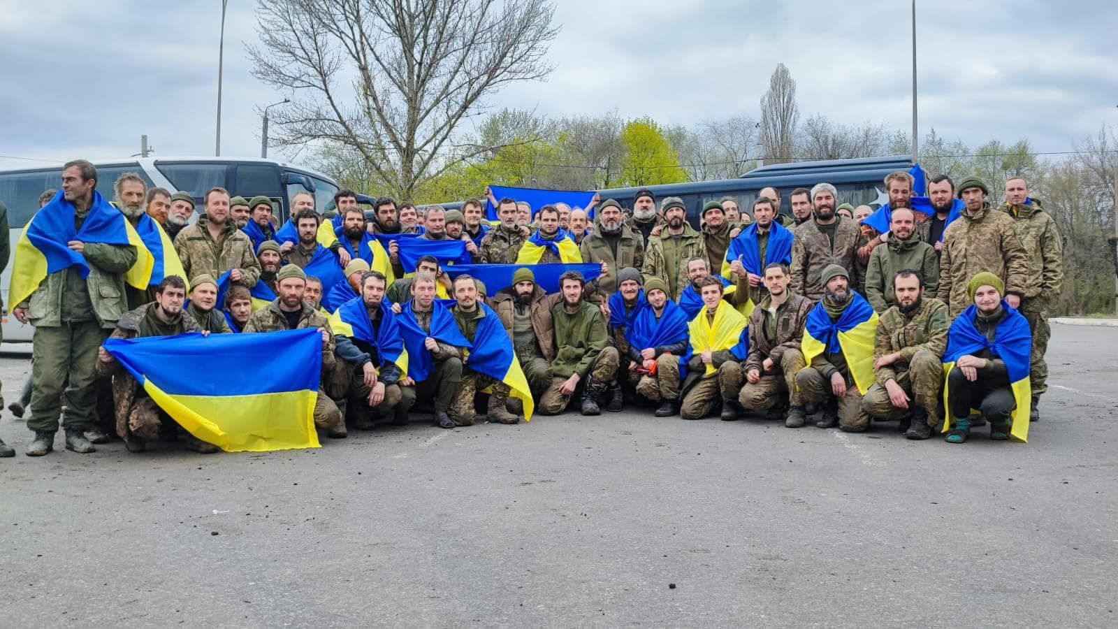 Великодній обмін: з російського полону визволили 130 захисників України, фото