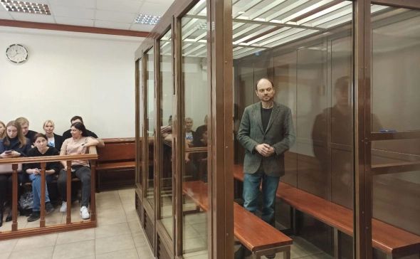 Після піврічної судової тяганити російського опозиціонера Кара-Мурзу таки засудили до багаторічного уя"знення.