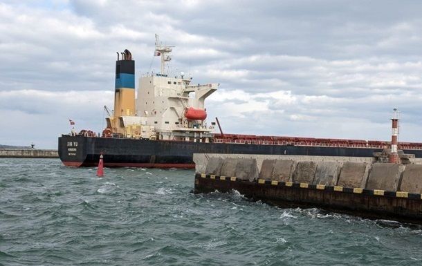 У Чорному морі росіяни заблокували 50 суден з українським зерном