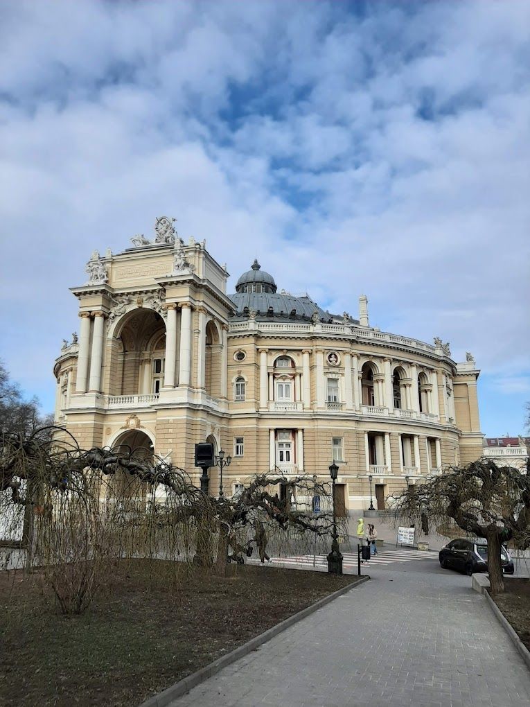Позиція Одеського оперного театру дивує.