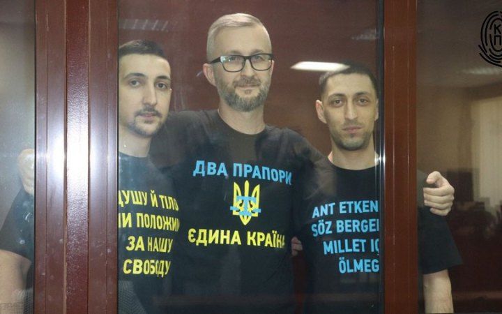 Кримських татар тримають в увязнені у Криму, але загроза їх депортації на "материк".