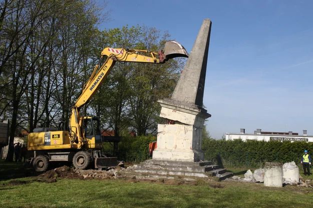 У Польщі демонтували  пам’ятник подяки Червоній армії 1945 року