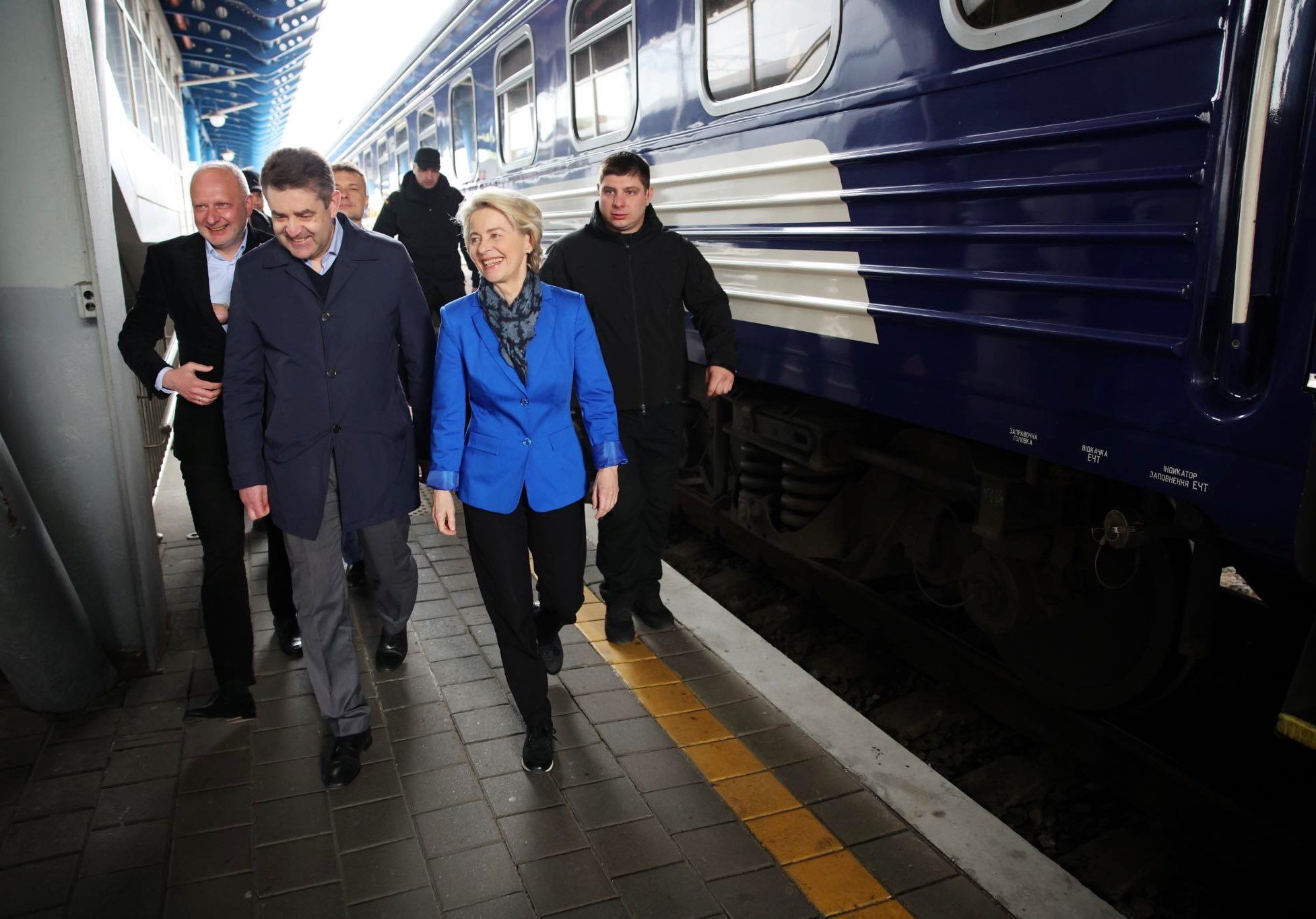 Президентка Єврокомісії Урсула фон дер Ляєн на київському вокзалі.
