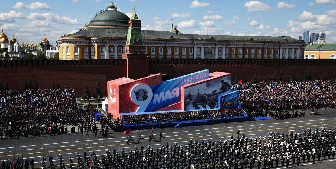 Ідеальний парад на Червоній площі: Данілов пропонує путіну «зустрічати» мертвих окупантів