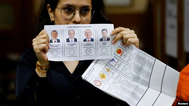 У Туреччині підраховують голоси президентських та парламентських виборів