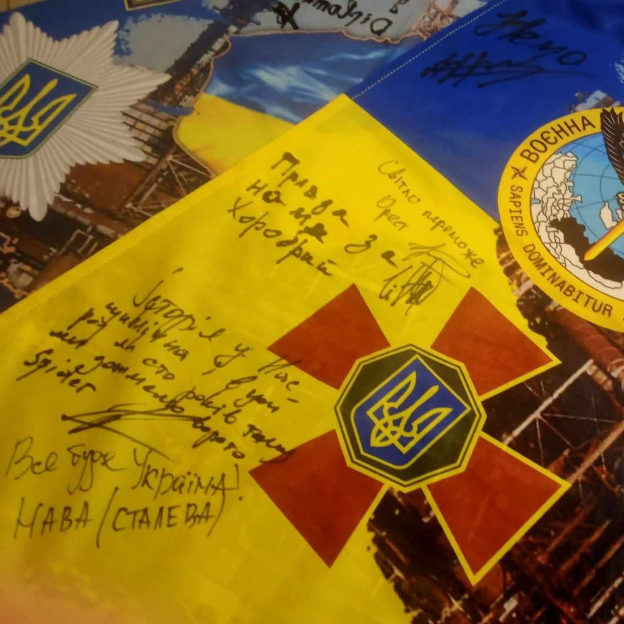 Прапор з автографами бійців  Маріупольського гарнізону стане лотом  на доброчинному аукціоні.