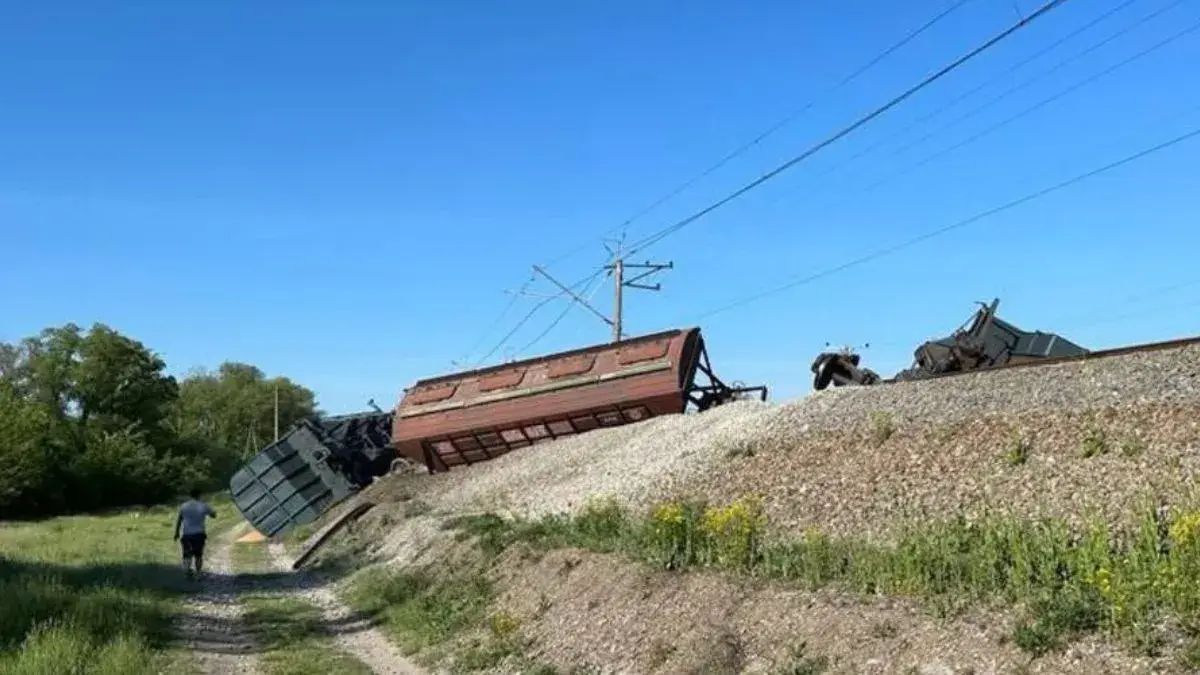 В Криму підірвали залізницю, перекинулися п'ять вагонів з краденим зерном